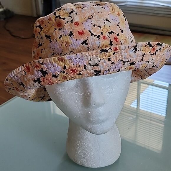 🎉HOST PICK🎉 Billabong Bucket Hat - Picture 2 of 7